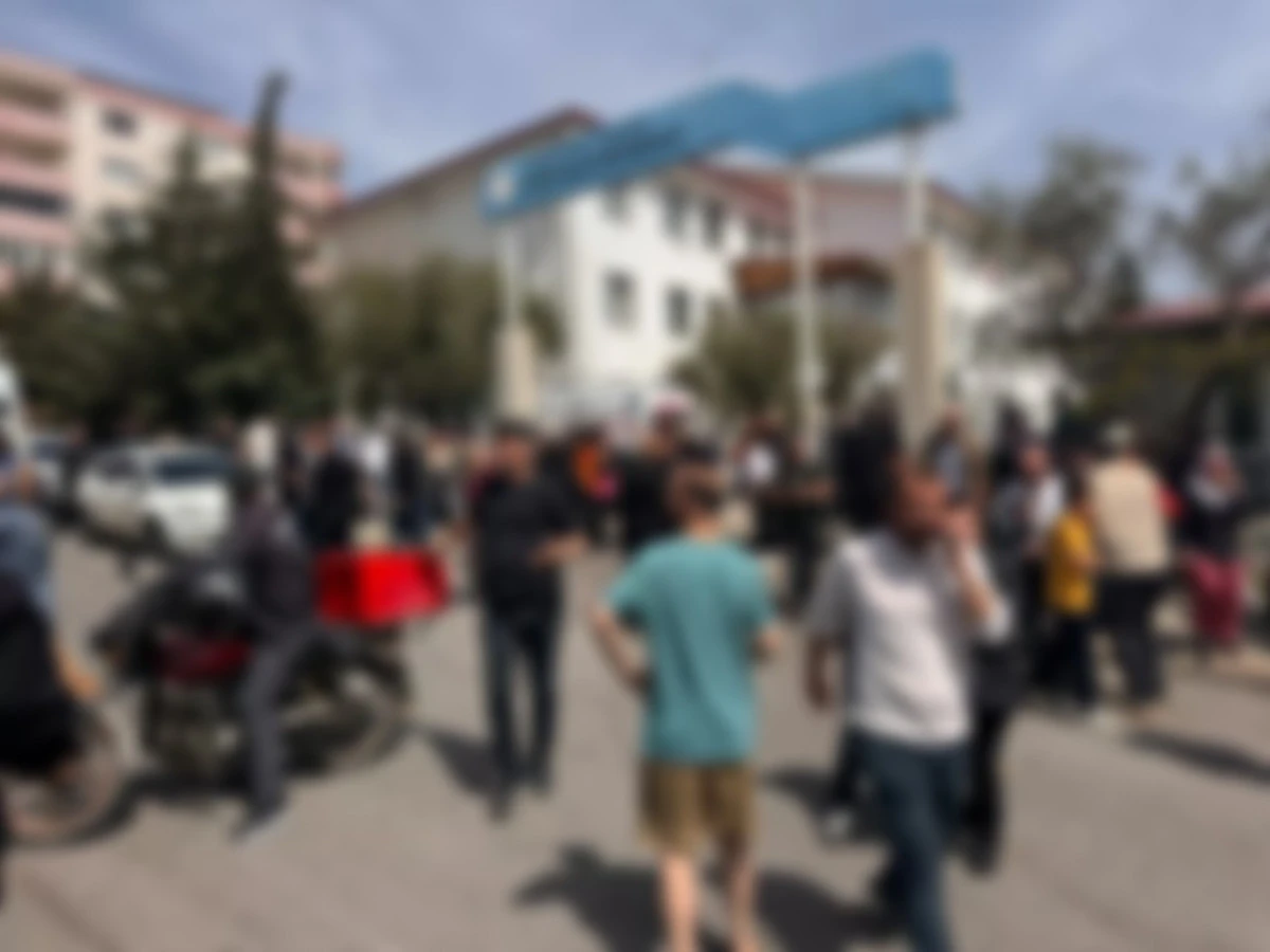 Saldırgan 5 Silahla Dehşet Sa&ccedil;tı! Ayser &Ccedil;alık Ortaokulu'nda Katliam Gibi Olay