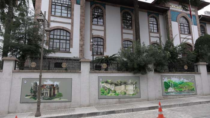 Sanatını eğitime adadı
