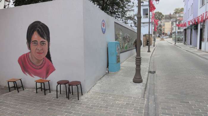 Sanatını eğitime adadı