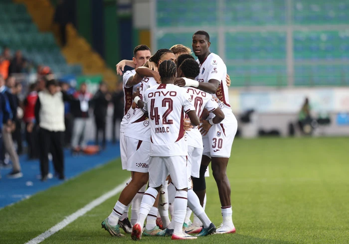 Spor Yazarları Çaykur Rizespor - Trabzonspor Maçını Kaleme Aldı