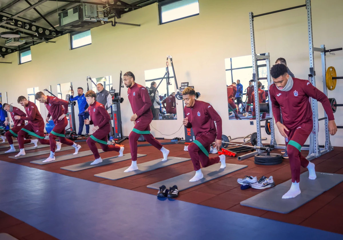 S&uuml;per Kupa Yolunda Durmak Yok: Fırtına Bug&uuml;n de &Ccedil;ift İdmanla Hazırlanıyor