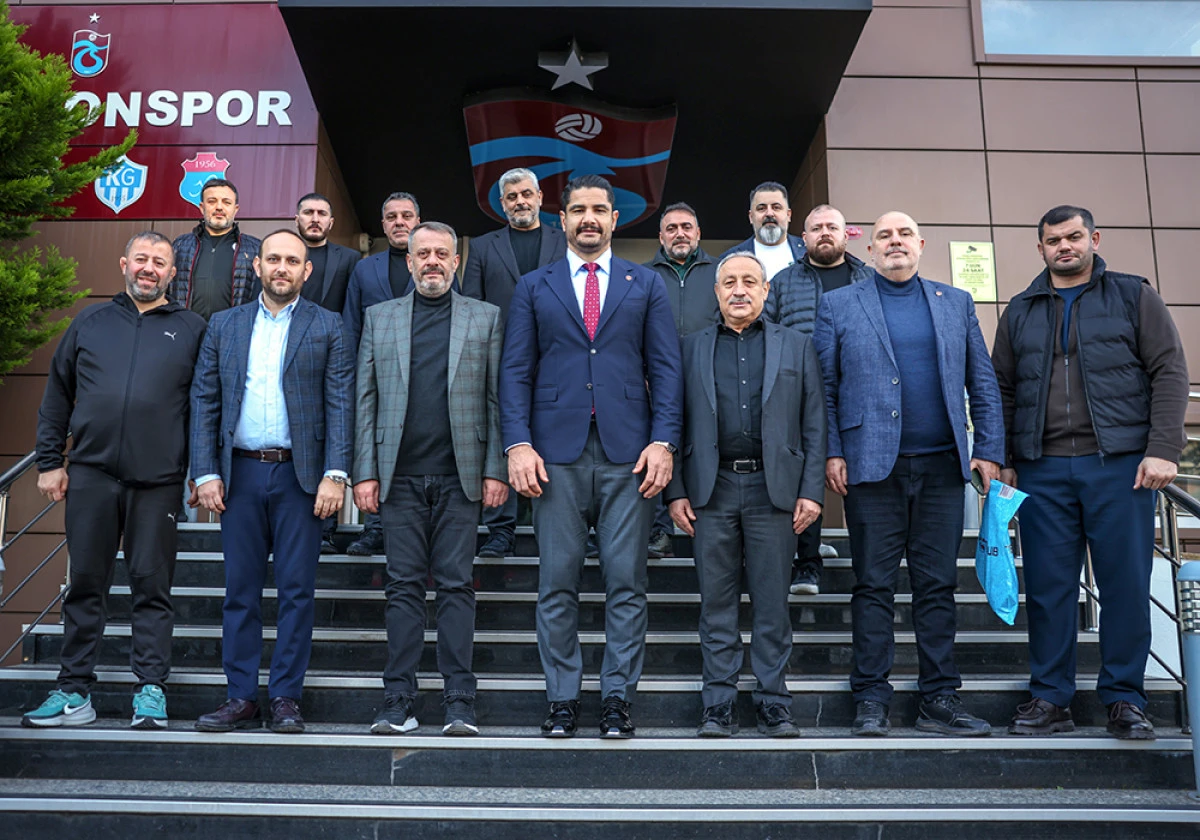 Taha Akg&uuml;l Trabzonspor Kul&uuml;b&uuml;'n&uuml; ziyaret etti