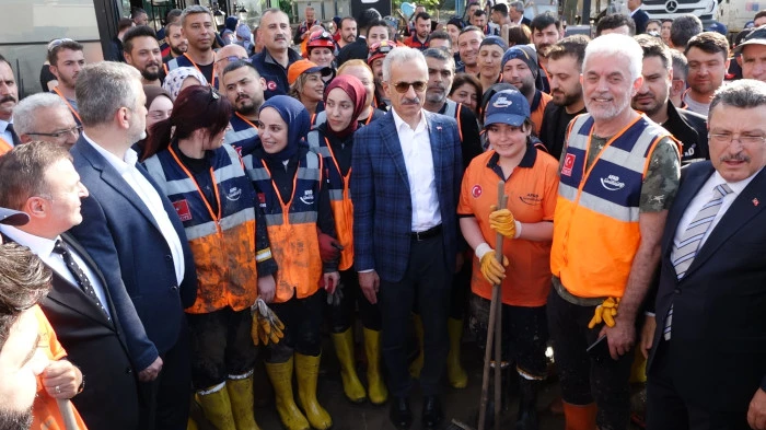 Trabzon - Bakan Uraloğlu: 117 iş yerinde hasar tespit edildi