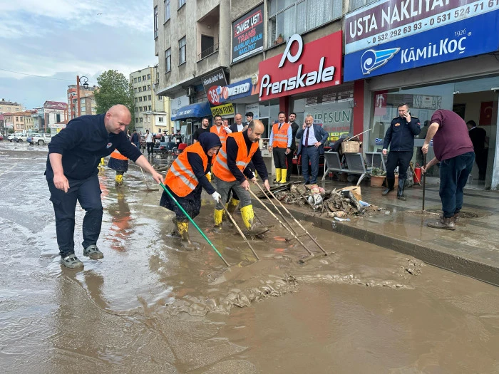 Trabzon- Başkan Genç: Afetin izlerini en kısa sürede sileceğiz