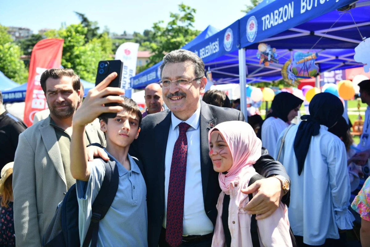 Trabzon Büyükşehir’den 4 Bin Öğrenciye Eğitim Desteği