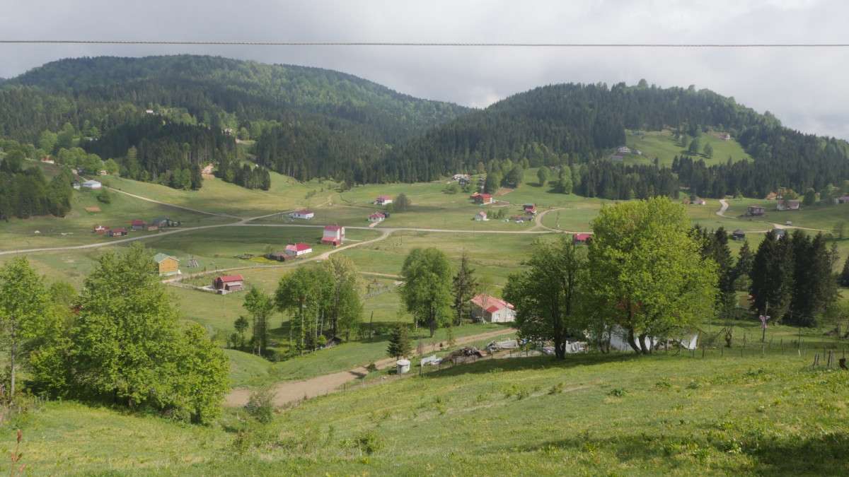 Trabzon, Kadıralak Yaylası’nın yollarına Başkan Genç'ten destek