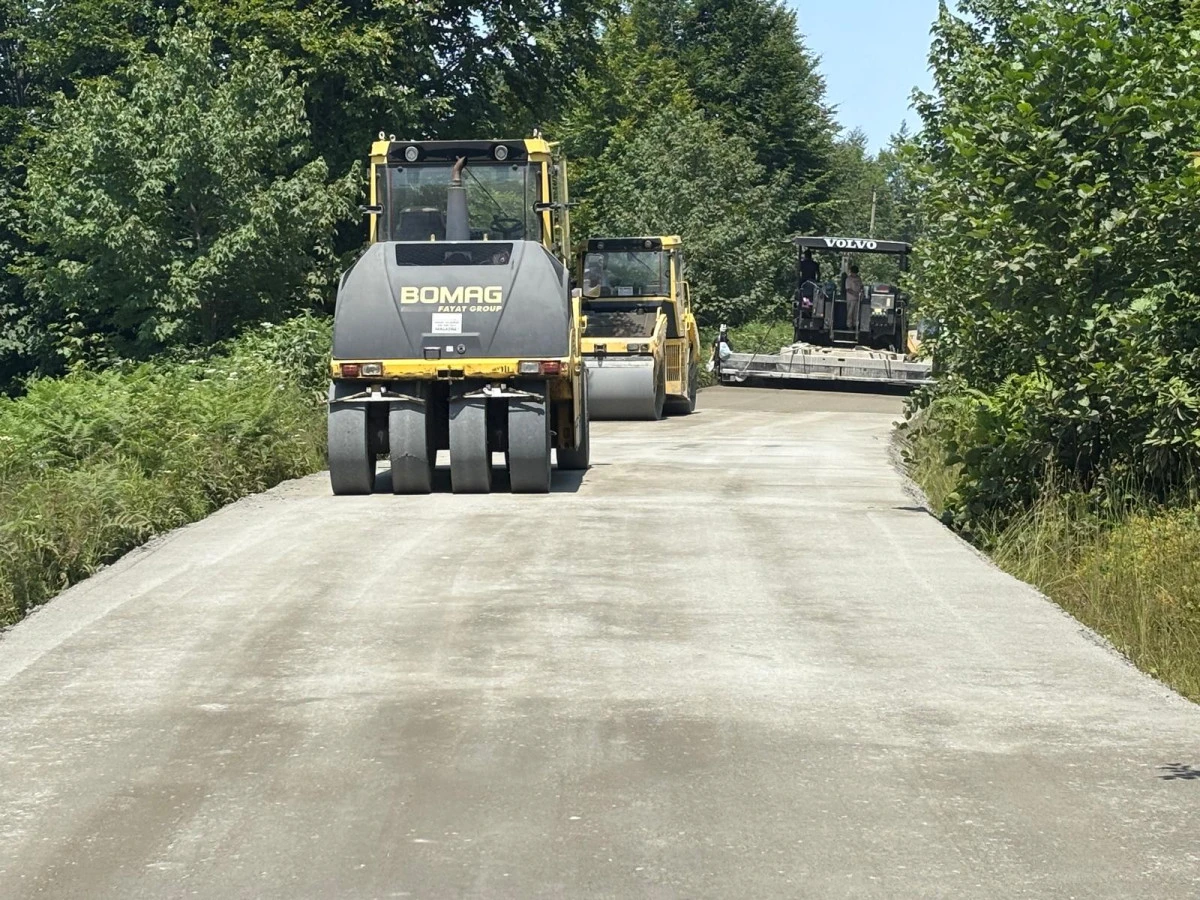 Trabzon, Karadağ grup yoluna kuru beton çalışması yapıldı