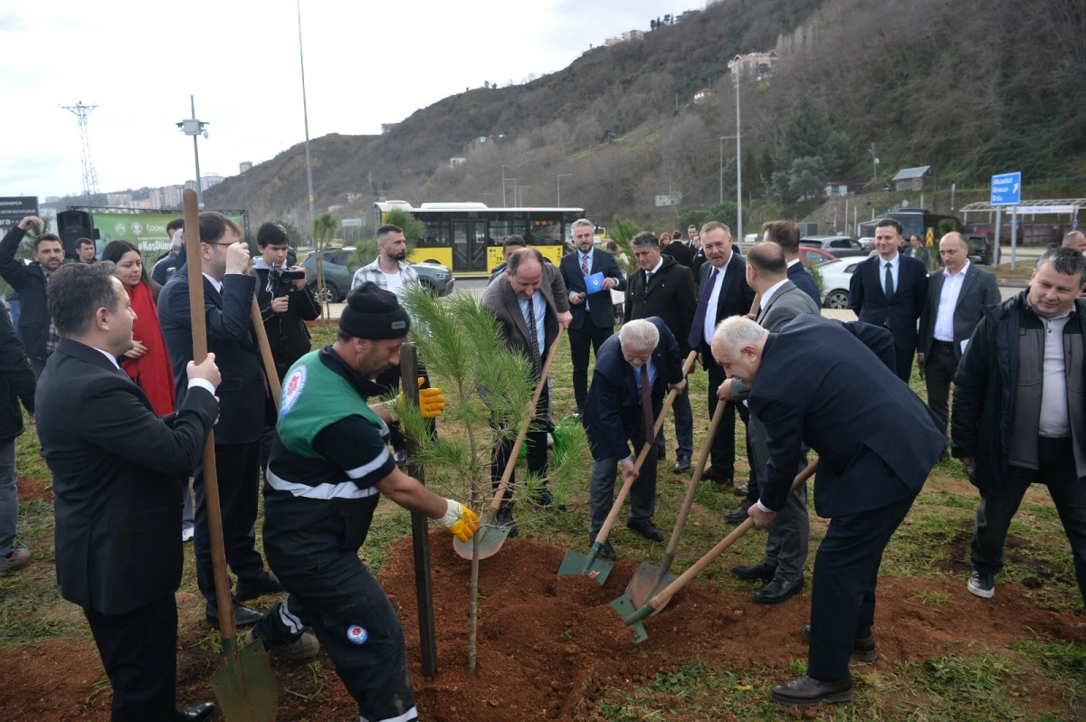 Trabzon Yarı Maratonu &ouml;ncesinde fidan dikim etkinliği ger&ccedil;ekleştirildi