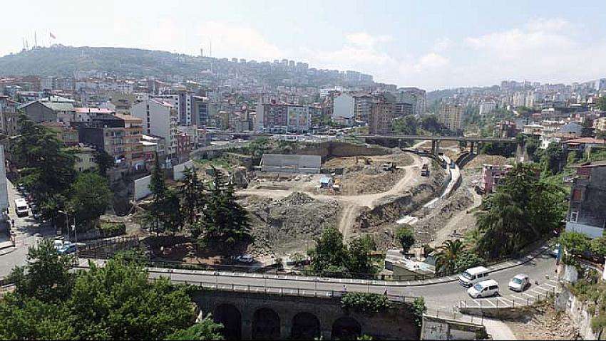 TRABZON&rsquo;A HEM YENİ MEYDAN GELİYOR, HEM DE OKUL VE &Ouml;ĞRETMENEVİ YENİLENİYOR
