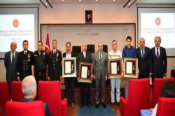 Trabzon'da 3 şehit ailesi ve gaziye Devlet Övünç Madalyası ve Beratı takdim edildi