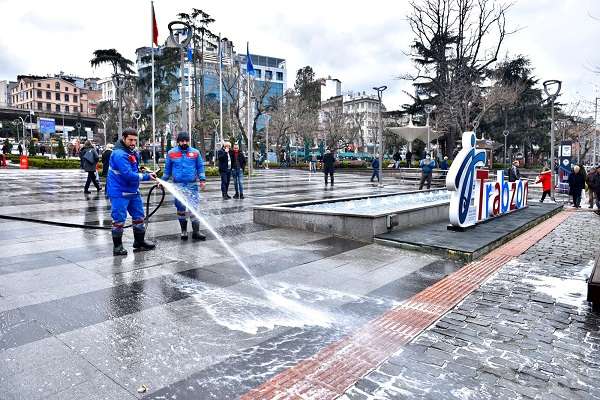 Trabzon’da koronavirüs (Covid-19) tedbirleri kapsamında cadde ve sokaklar temizleniyor