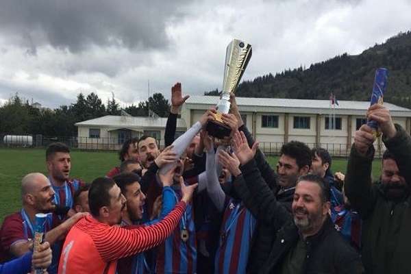 Trabzon Ortahisar İşitme Engelliler Futbol Takımı Başkan Genç'i ziyaret etti