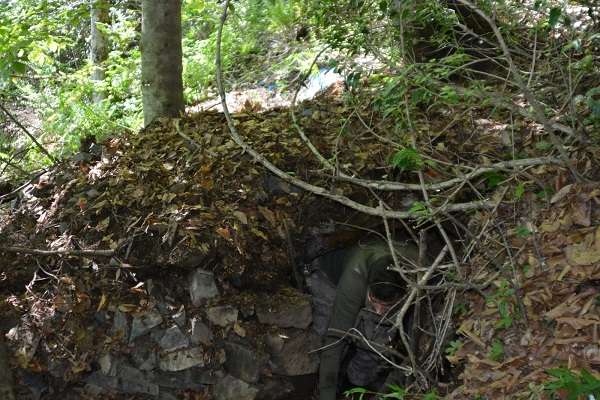 Trabzon'un Ma&ccedil;ka il&ccedil;esinde ter&ouml;ristlere ait sığınak ile 4 depo ortaya &ccedil;ıkarıldı