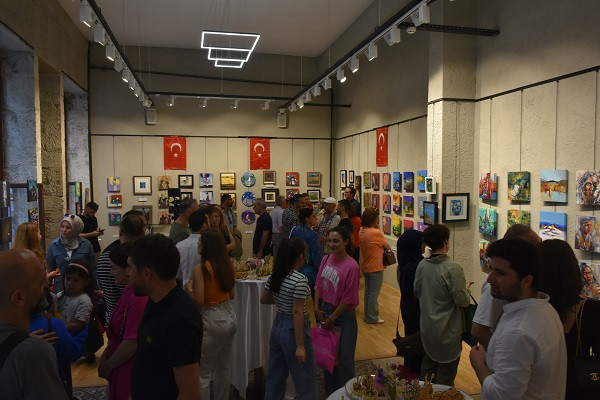 Trabzon'da 2022-2023 sanat sezonu Küçük İşler sergisiyle sona erdi