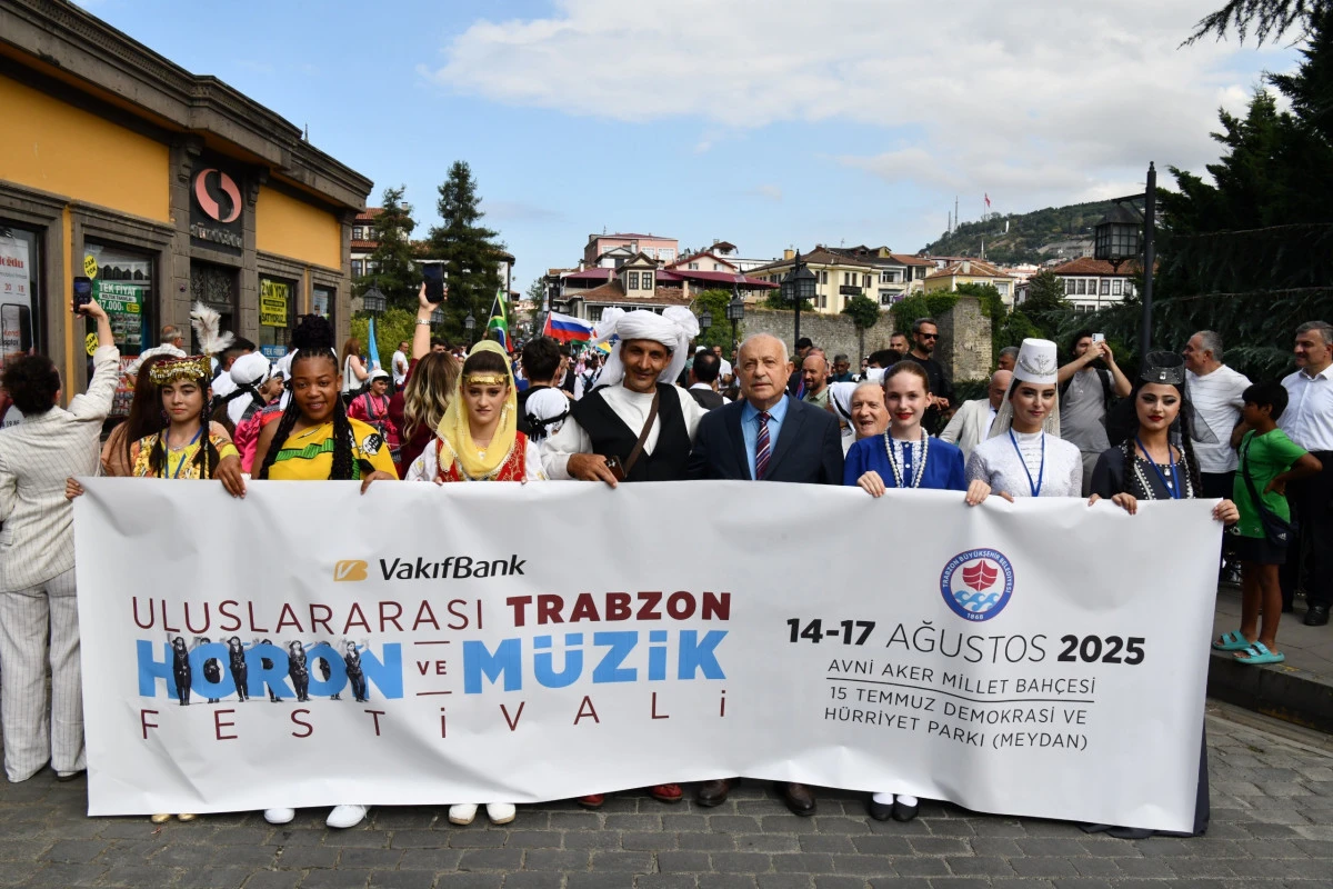 Trabzon'da horon festivali coşkuyla başladı