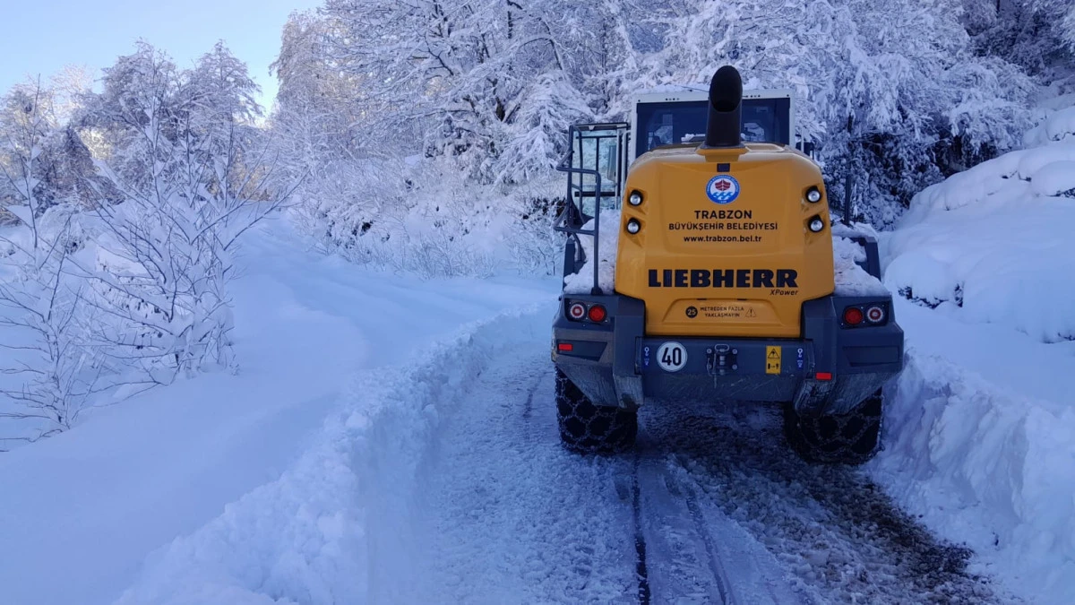TRABZON&rsquo;DA KAR ESARETİ: 286 Mahalle Yolu Kapandı, Ekipler Teyakkuzda!