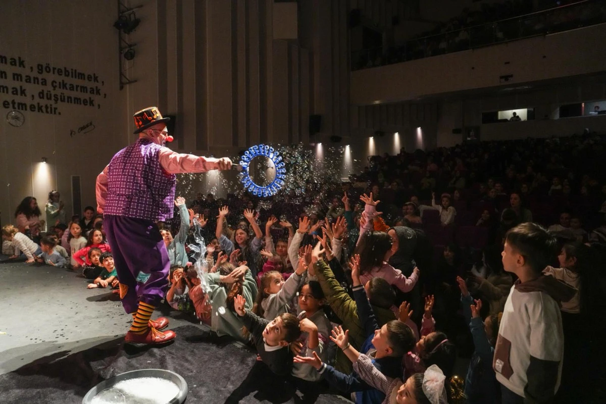 TRABZON'DA KÜLTÜR VE SANAT DOLU ARALIK: Pinokyo ve Bir Bavul Oyun Sahnelendi!