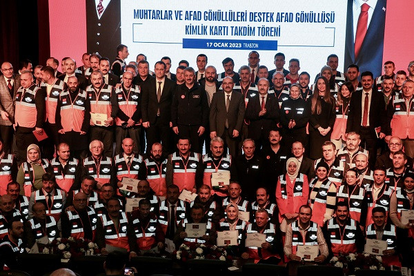Trabzon'da, Muhtarlar ve AFAD Gönüllüleri, Destek AFAD Gönüllüsü Kimlik Kartı Tanıtım Töreni düzenlendi