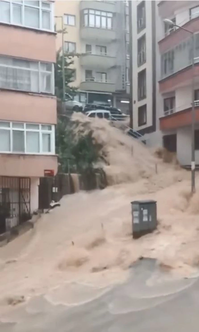 Trabzon'da sağanak havadan görüntülendi