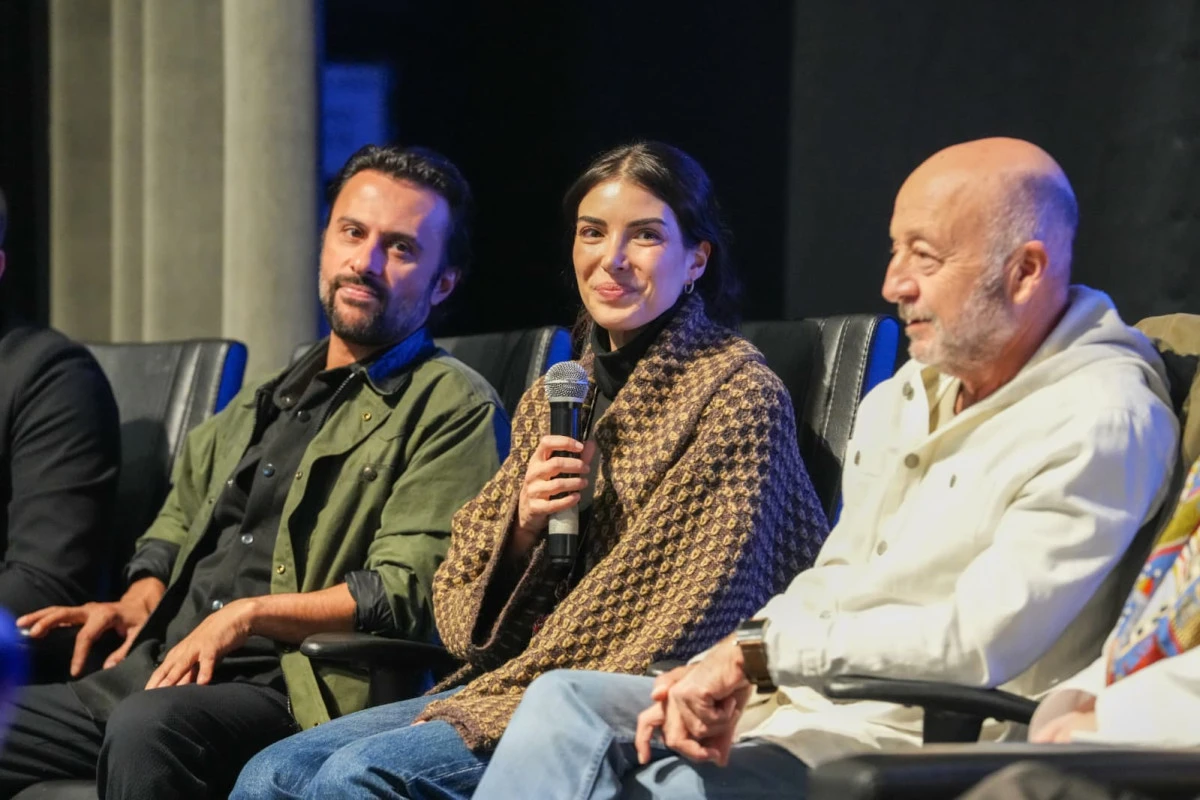 Trabzon'da 'Taşacak Bu Deniz' Fırtınası: Salonlar Doldu Taştı!