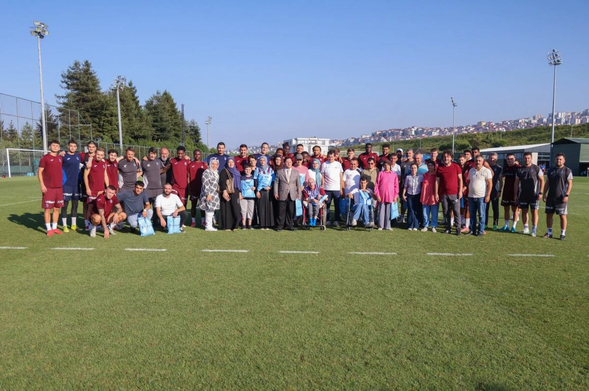 Trabzonspor Antrenmanına Anlamlı Ziyaret
