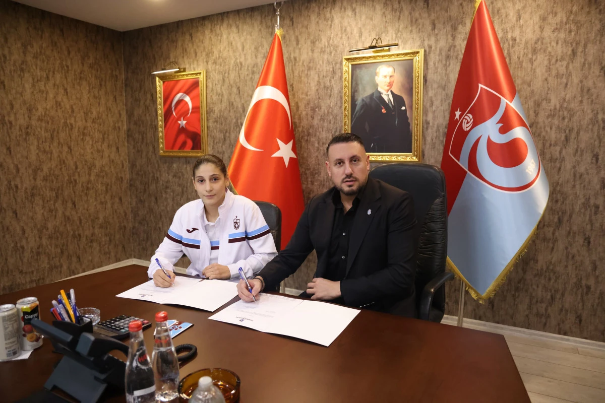 Trabzonspor, Avrupa Şampiyonu Millî Boksör Esmanur Yurtsever'i Renklerine Bağladı!