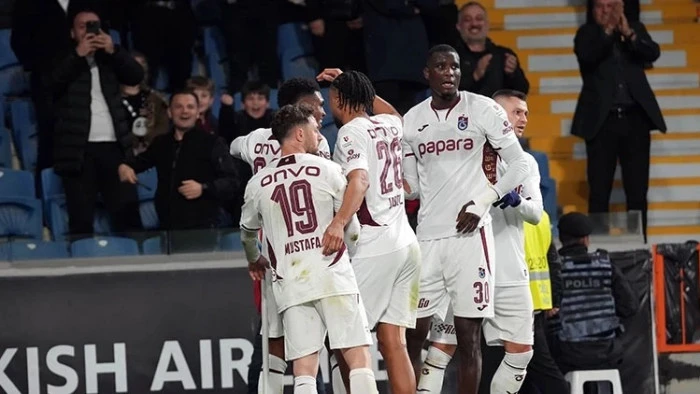 Trabzonspor, Başakşehir'i 4-3 Yendi, Zirveye Tutundu!