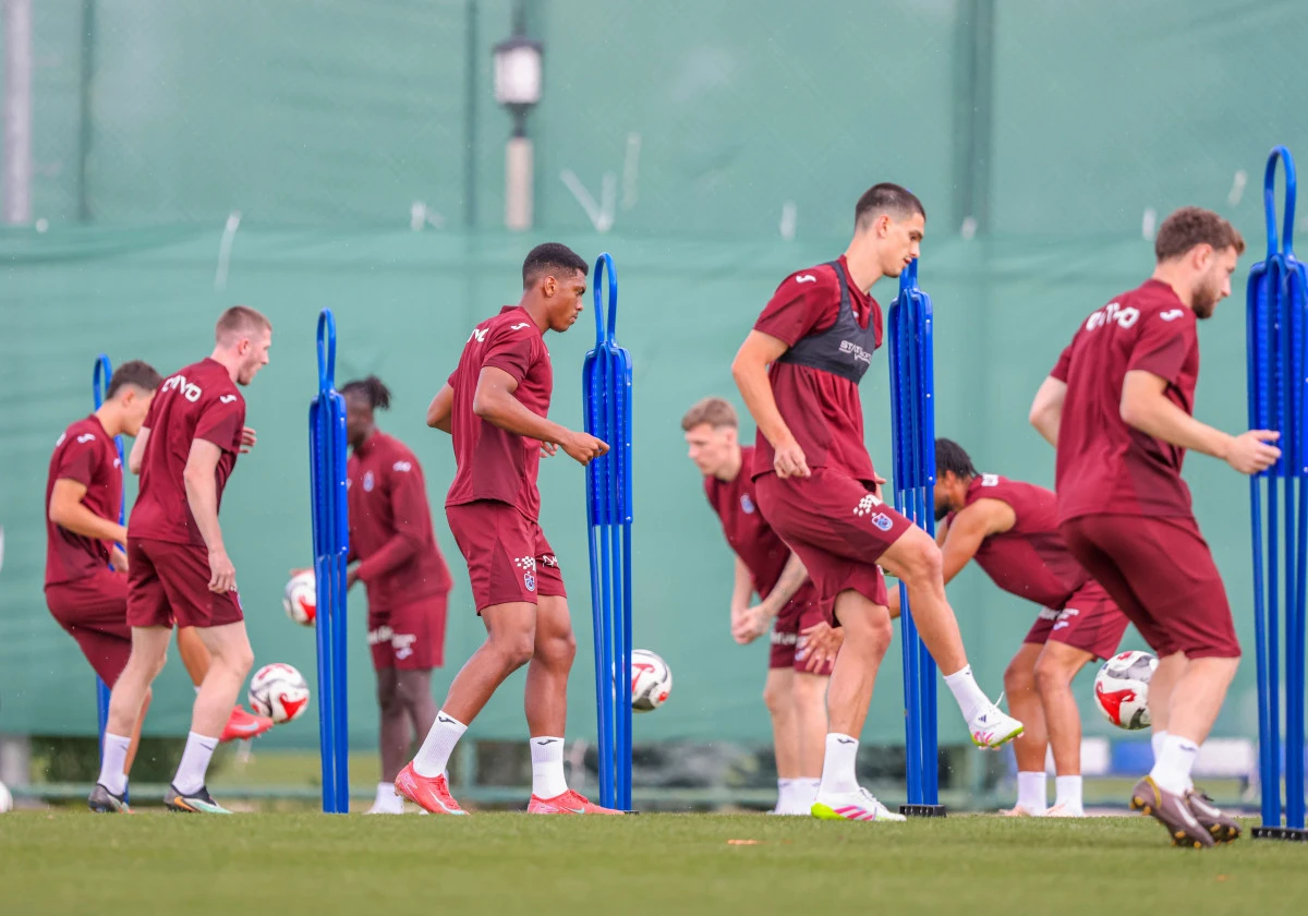 Trabzonspor dar alanda oyun çalışarak hazırlıklarını sürdürdü