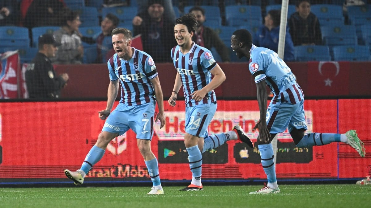 Trabzonspor, Fatih Karagümrük karşısında 10 kişi 3-2 galip geldi