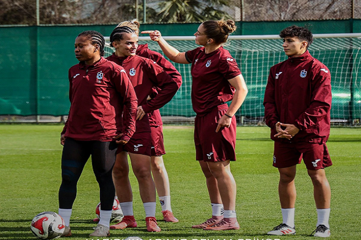Trabzonspor Kadın Futbol Takımı İstanbul&rsquo;da Derbiye &Ccedil;ıkıyor!
