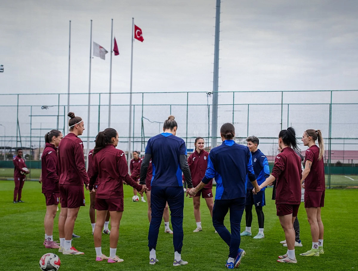 Trabzonspor Kadın Futbol Takımı'nda Hakkarig&uuml;c&uuml; Spor Ma&ccedil;ına Hazır