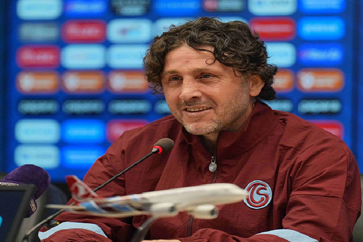 Trabzonspor Soyunma Odasında Duygu Seli! Fatih Tekke Futbolcuların Alnından &Ouml;pt&uuml;