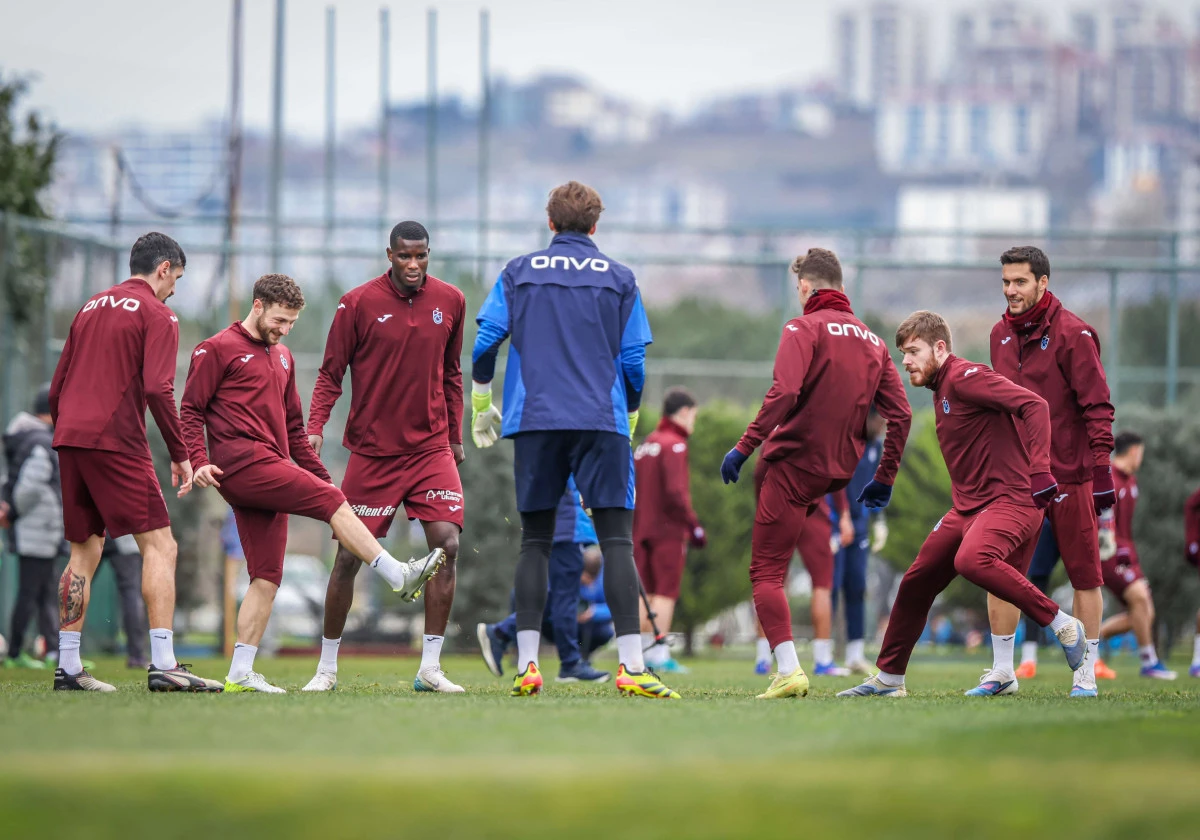 Trabzonspor Taktik &Ccedil;alıştı! Fenerbah&ccedil;e Ma&ccedil;ı Hazırlıkları S&uuml;r&uuml;yor!