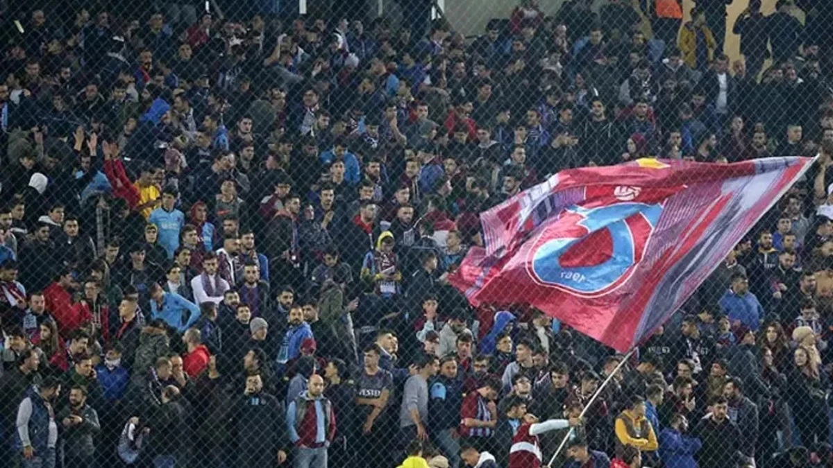 Trabzonspor Taraftarından Dev Ma&ccedil; &Ouml;ncesi Koreografi &Ccedil;ağrısı