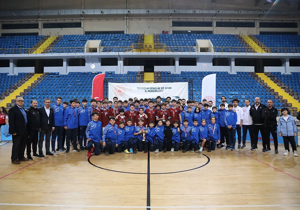 Trabzonspor U18 ve U16 Basketbol Takımları şampiyon oldu