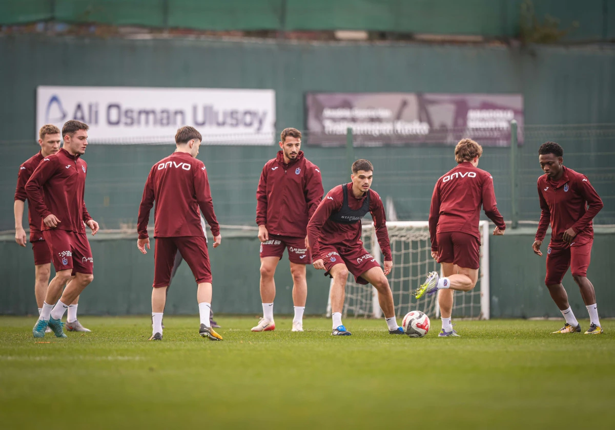 Trabzonspor, Van Spor FK Maçı Hazırlıklarını Dar Alanda Oyunla Sürdürdü