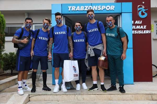 Trabzonspor Alanyaspor T&uuml;rkiye Kupası final ma&ccedil;ı hazırlıklarını  tamamladı İstanbul&rsquo;a gitti