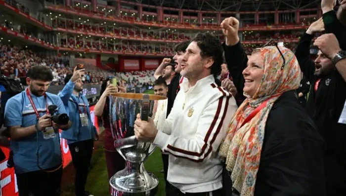Trabzonspor'da Efsane İsim Kupa T&ouml;reninde G&ouml;zyaşlarını Tutamadı