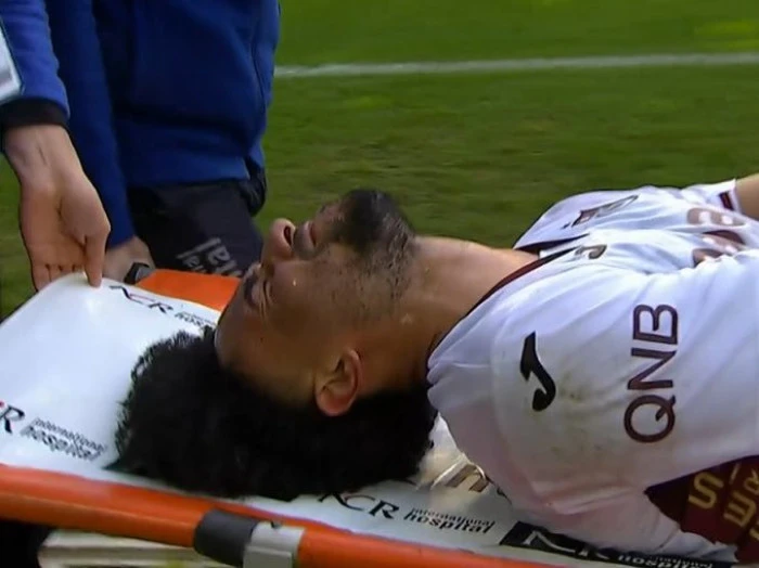 Trabzonspor&rsquo;da Folcarelli Şoku: Saha Kenarına Sedyeyle Alındı!