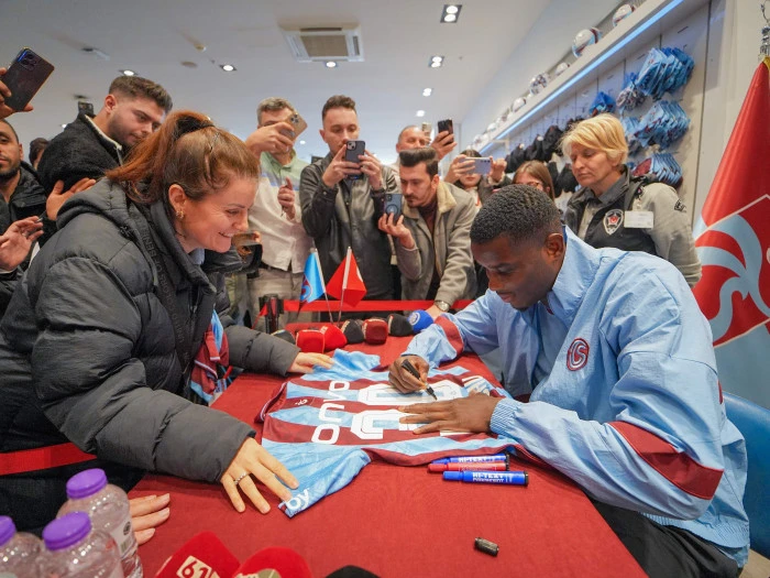 Trabzonspor&rsquo;da Onuachu Şoku! Alanyaspor Ma&ccedil;ı Kadrosundan &Ccedil;ıkarıldı