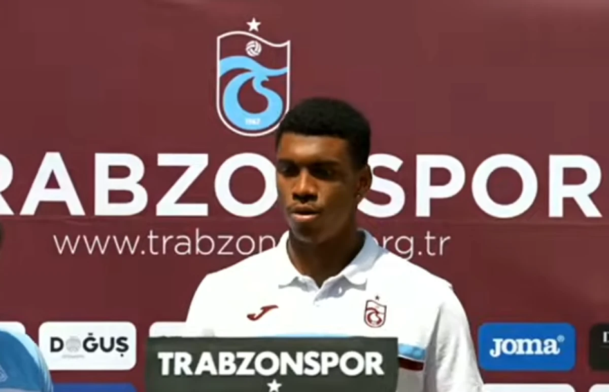 Trabzonspor'da yeni transfer Felipe Augusto açıklamalarda bulunuyor