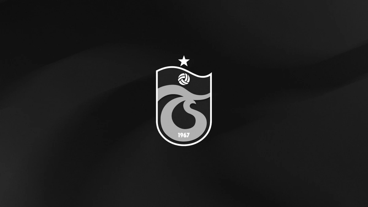 Trabzonspor'dan Orhan Kaynak İ&ccedil;in Kul&uuml;p Binası &Ouml;n&uuml;nde Veda T&ouml;reni