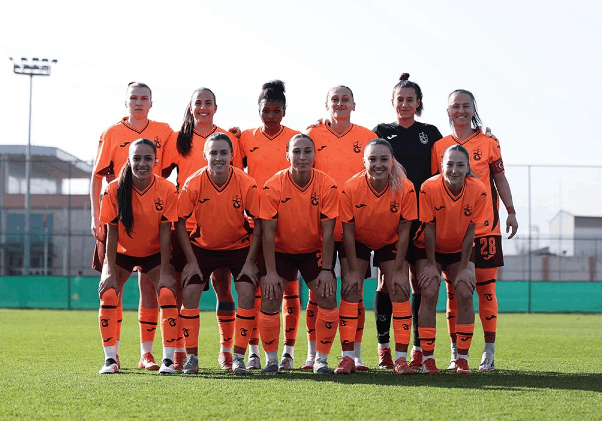 Trabzonspor Kadın Futbol Takımından Şampiyonluk Y&Uuml;R&Uuml;Y&Uuml;Ş&Uuml;