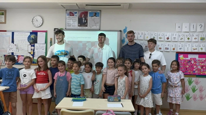 Trabzonsporlu gençler Marmaris’te öğrencilerle buluştu