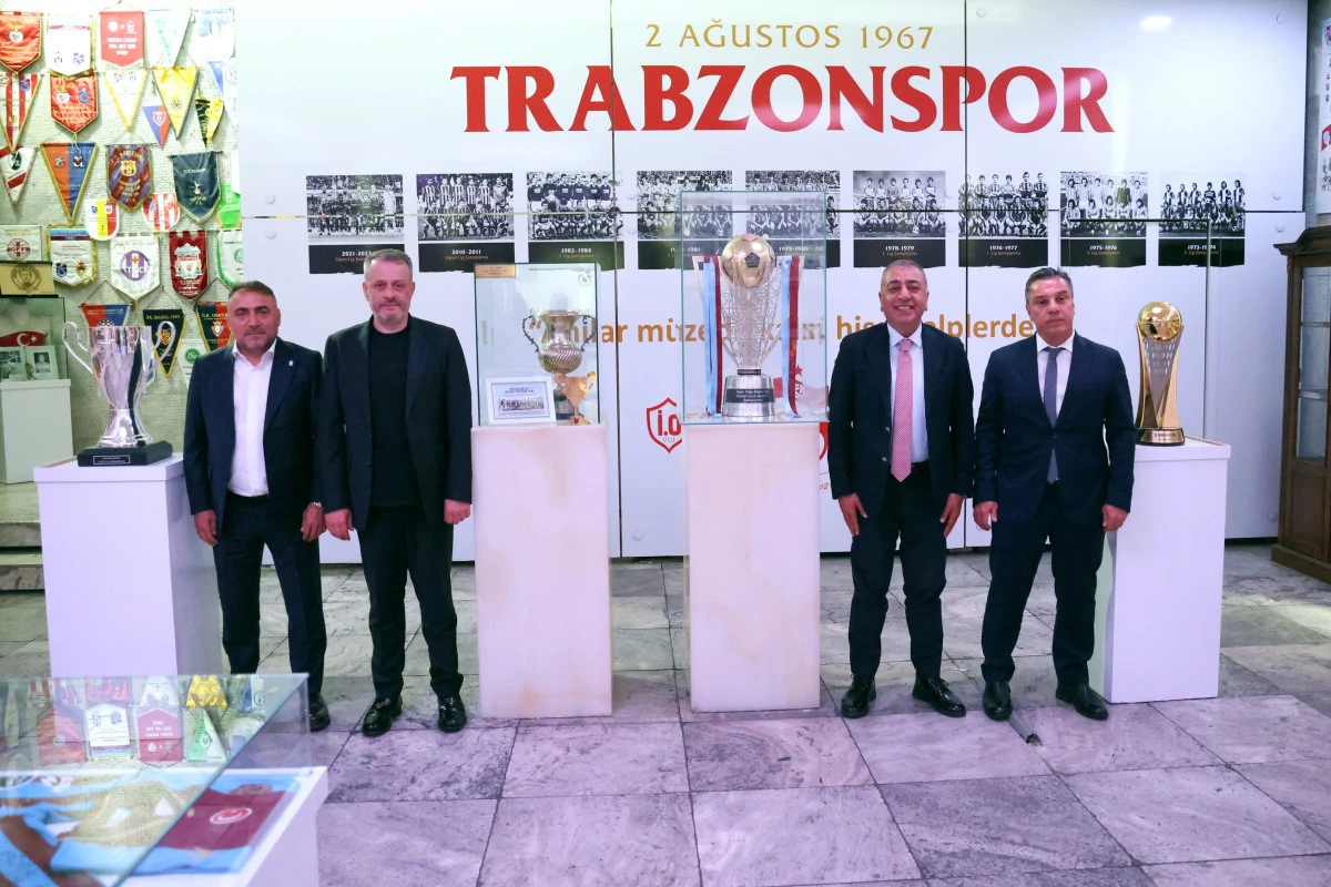 Trabzonspor'un bu sezon kazanılan 2 şampiyonluk kupası müzesinde
