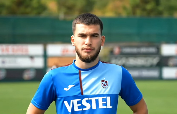 Trabzonspor'un sağ bek oyuncusu Mehmet Can Aydın, formayı bırakmak istemiyor: