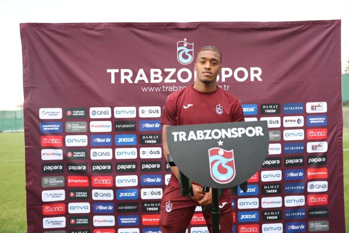 Trabzonspor’un yeni transferi Pina: Takım olarak başarı hedefliyoruz