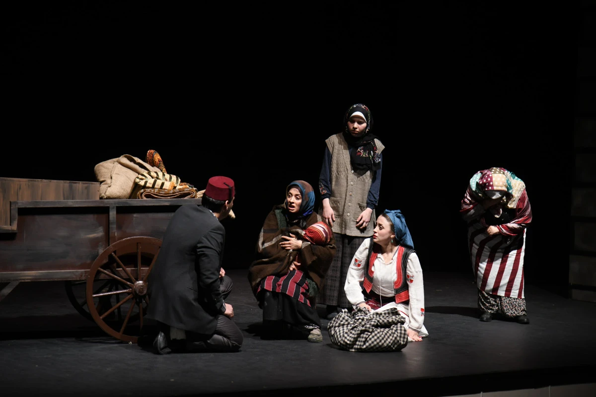 TRABZON&rsquo;UN ACI DOLU TARİHİ SAHNEDE: Muhacirlik Oyunu T&uuml;m &Ouml;ğrencilere İzletilecek!