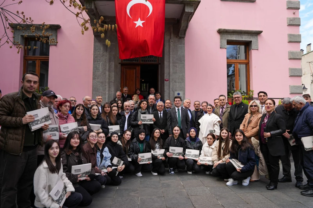 Trabzon&rsquo;un Hafızasına B&uuml;y&uuml;k Katkı: 'Doğudan Doğan Şehir Trabzon' Tanıtıldı