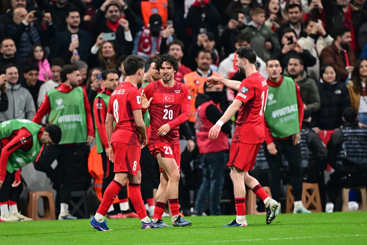 T&uuml;rkiye Final Kapısını Araladı: Romanya&rsquo;yı Tek Golle Ge&ccedil;tik!
